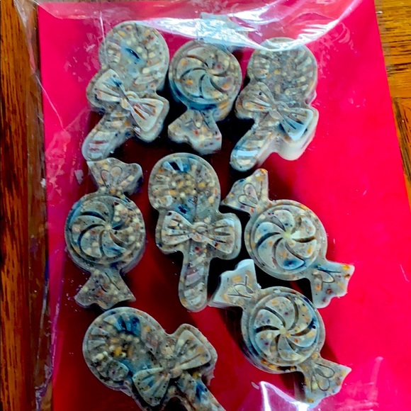 Christmas suet - Picture 1 of 2